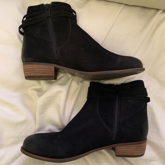 AEROSOLES Shoes - Aerosoles Black Suede ankle boots Size 8.5 NWOT